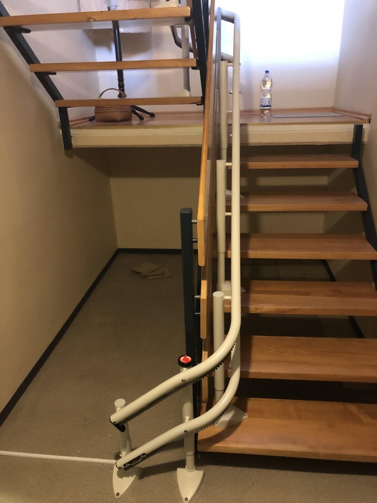 Treppenlift innen, enge Treppe, von Fital Treppenlifte - Modell ZB