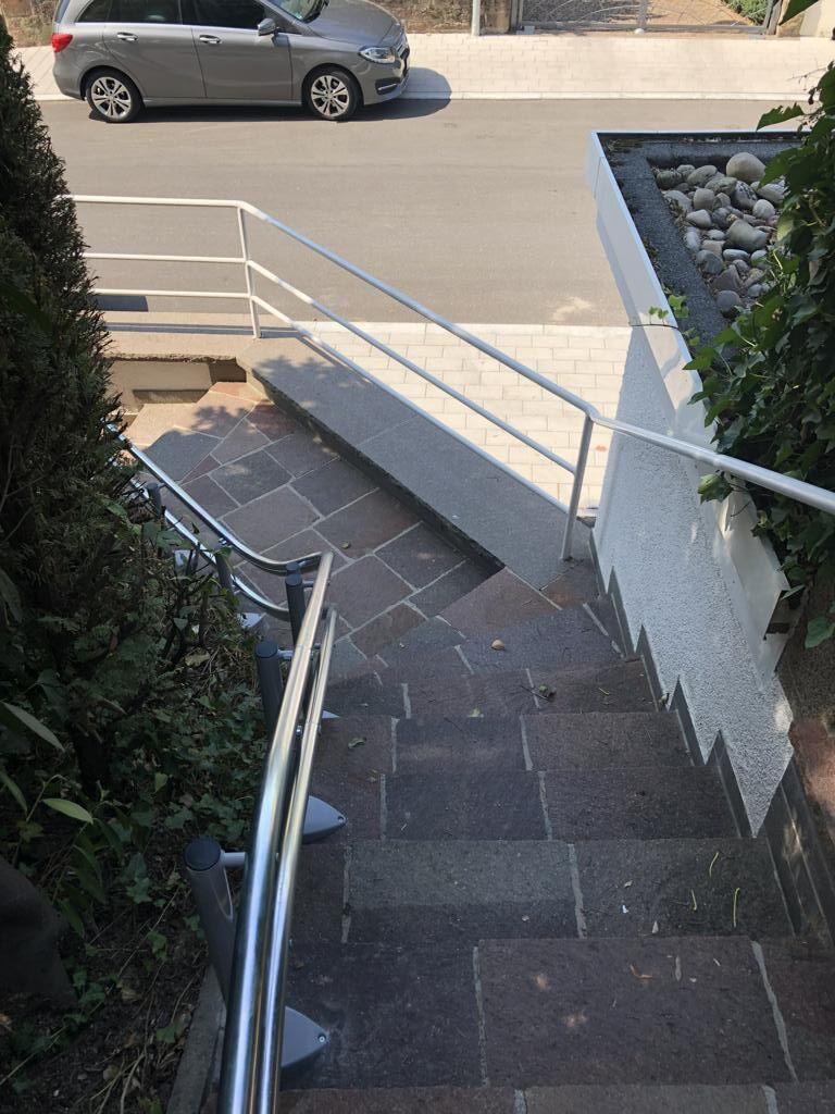 FITAL Treppenlifte - Treppenlift außen 2-Rohr Außenbereich