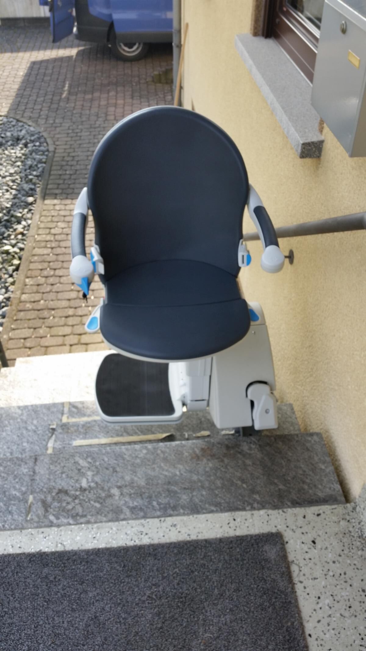 FITAL Treppenlifte - Treppenlift außen gerade Treppe in Koblenz