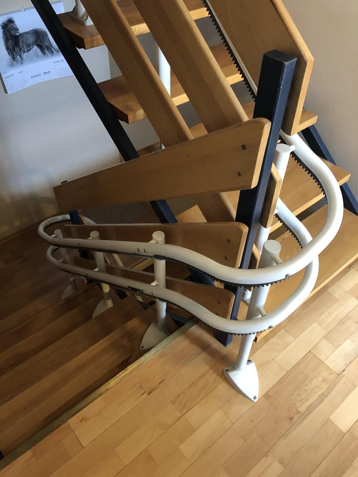 Treppenlift innen, enge Treppe, von Fital Treppenlifte - Modell ZB
