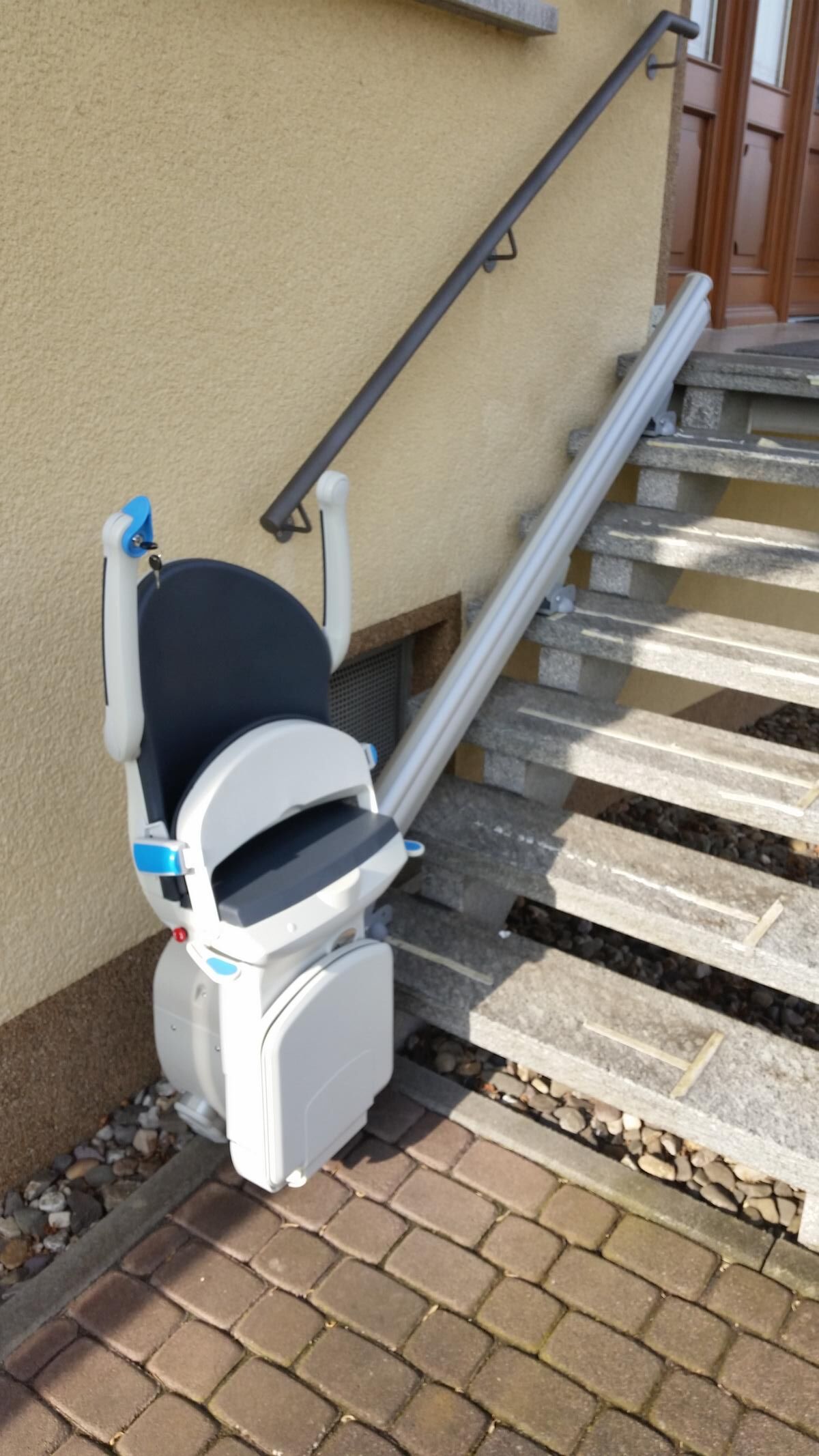 FITAL Treppenlifte - Treppenlift außen gerade Treppe in Koblenz