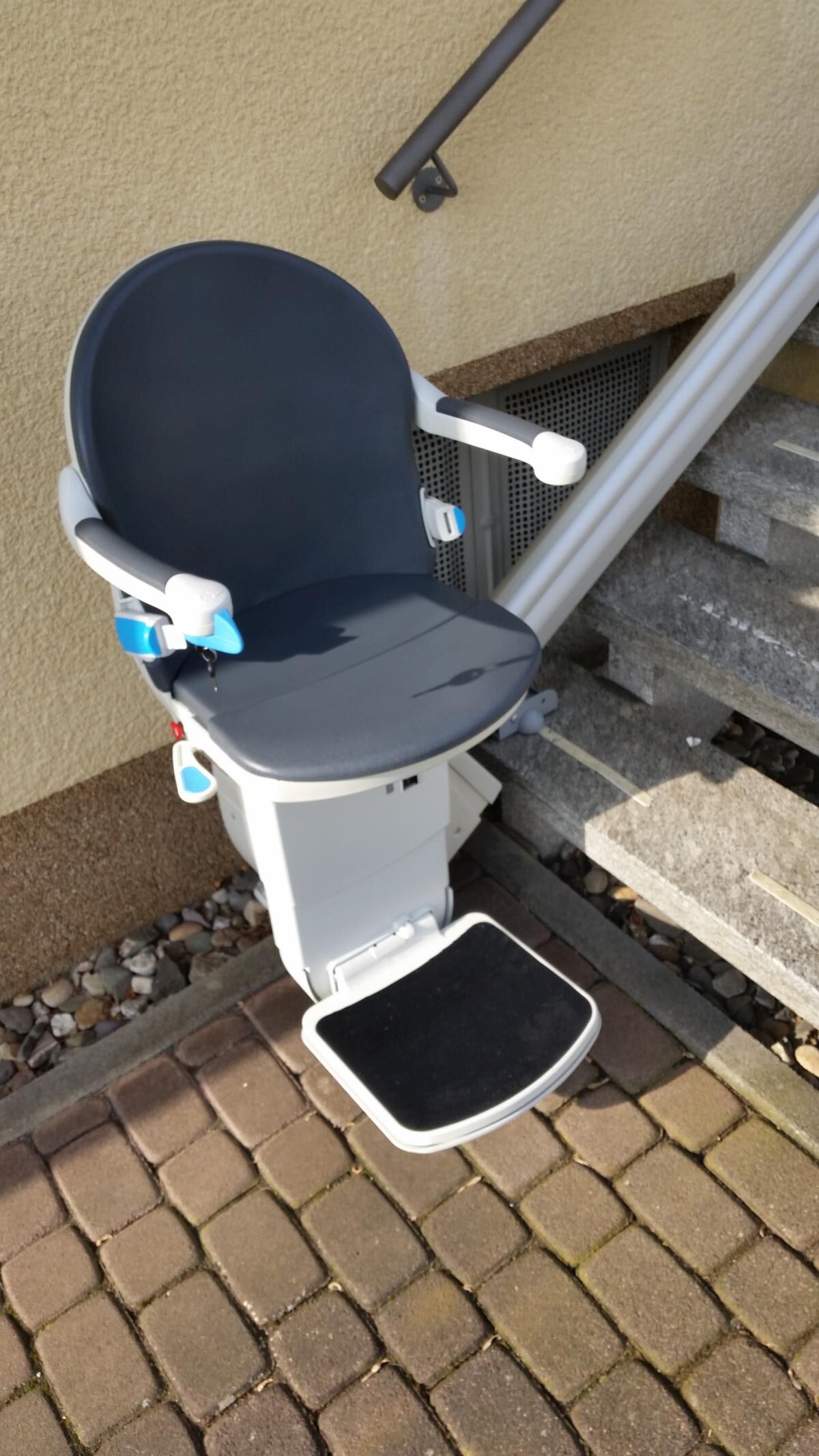 FITAL Treppenlifte - Treppenlift außen gerade Treppe in Koblenz