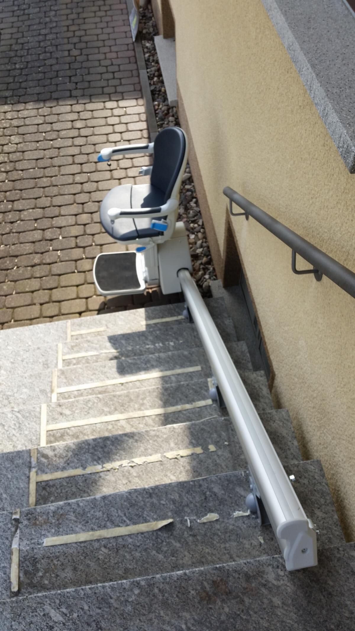 FITAL Treppenlifte - Treppenlift außen gerade Treppe in Koblenz