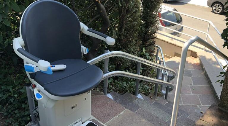 FITAL Treppenlifte - Treppenlift außen 2-Rohr Außenbereich