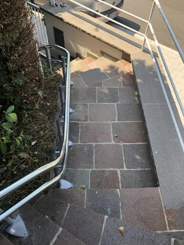 FITAL Treppenlifte - Treppenlift außen 2-Rohr Außenbereich