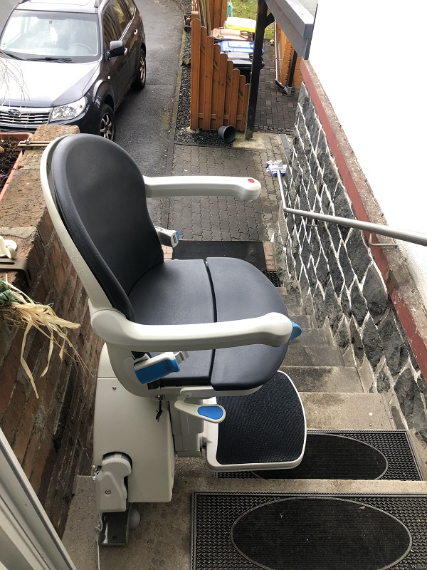 FITAL Treppenlifte - Treppenlift außen gerade Treppe in Darmstadt