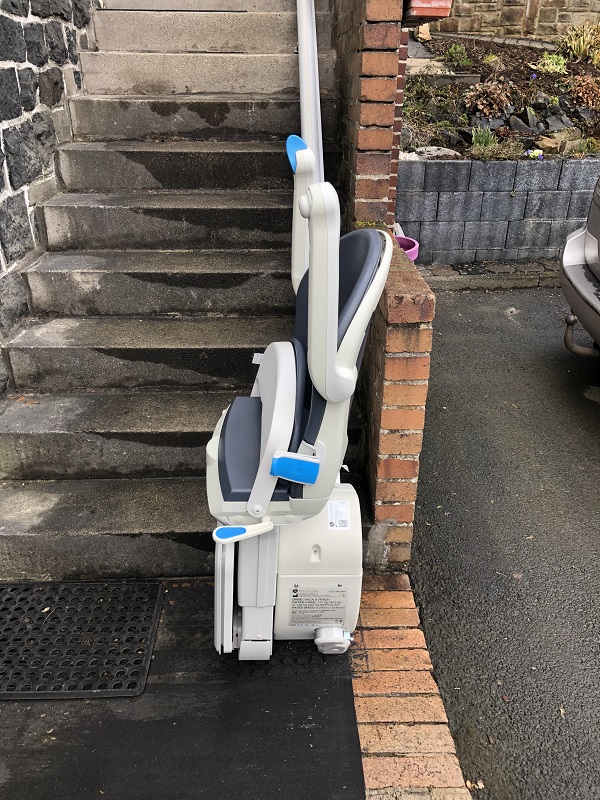 FITAL Treppenlifte - Treppenlift außen gerade Treppe in Darmstadt