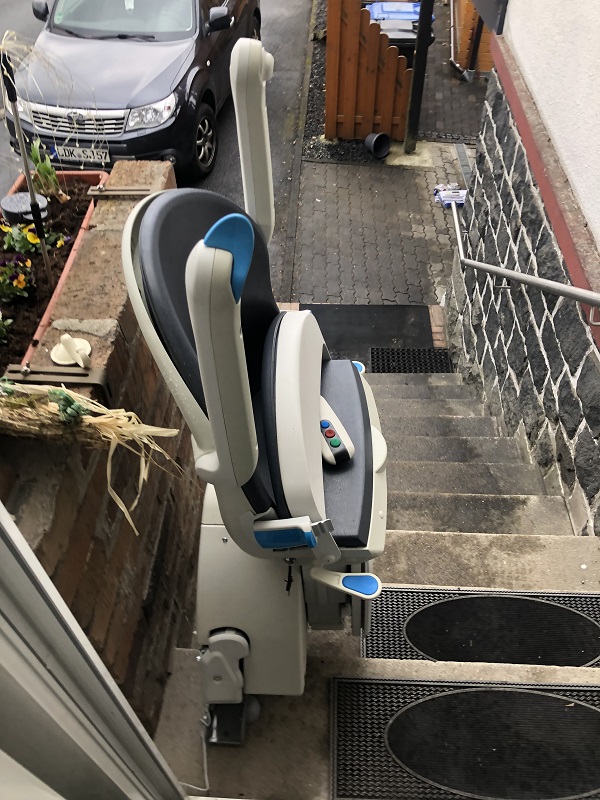 FITAL Treppenlifte - Treppenlift außen gerade Treppe in Darmstadt