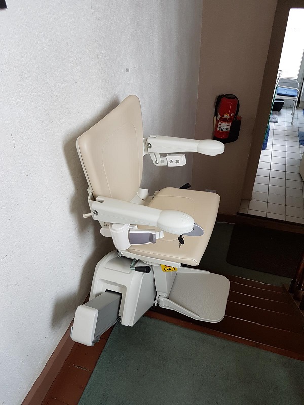 Beispielbild gebrauchter Treppenlift für gerade Treppe Modell GFR