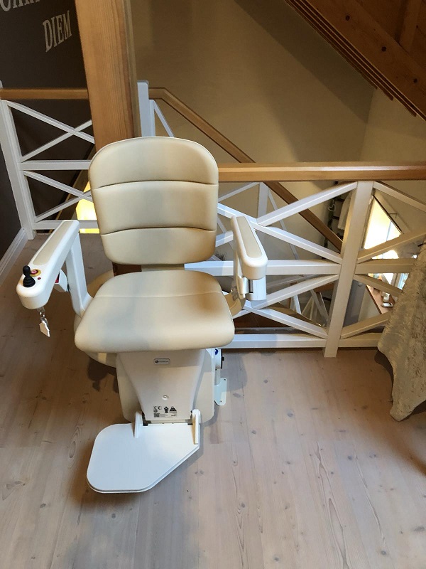 Beispielbild gebrauchter Treppenlift für kurvige Treppe Modell EE